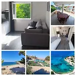 アパート Holiday Apartment *